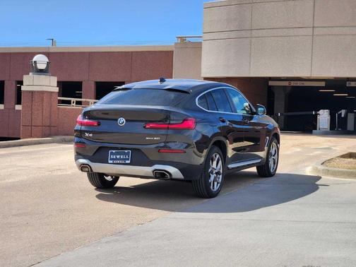 2025 BMW X4 xDrive30i