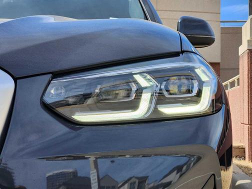 2025 BMW X4 xDrive30i