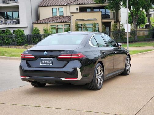 2025 BMW i5 eDrive40