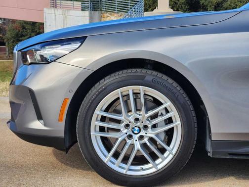 2025 BMW 530 i xDrive