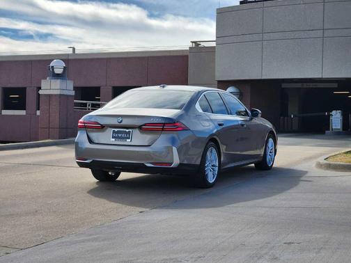 2025 BMW 530 i xDrive