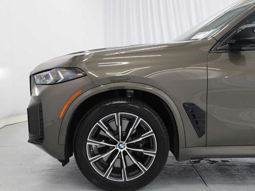 Manhattan Green Metallic 2026 BMW X5 M60i