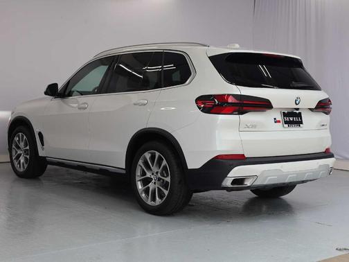 Mineral White Metallic 2026 BMW X5 xDrive40i