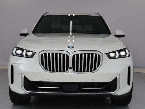 Mineral White Metallic 2026 BMW X5 xDrive40i