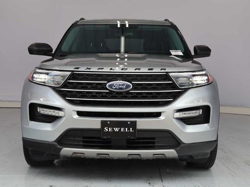 Iconic Silver Metallic 2021 Ford Explorer XLT
