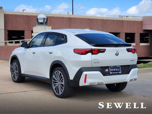 Mineral White Metallic 2026 BMW X2 xDrive28i