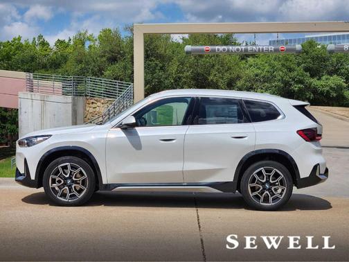 Mineral White Metallic 2026 BMW X1 xDrive28i