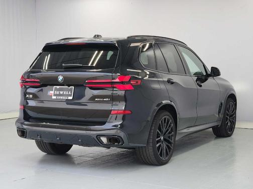 Black Sapphire Metallic 2024 BMW X5 xDrive40i