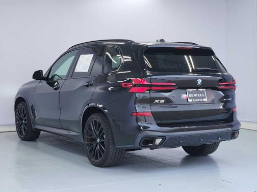 Black Sapphire Metallic 2024 BMW X5 xDrive40i
