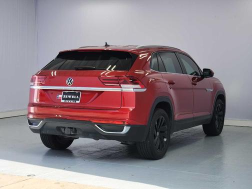 Aurora Red Metallic 2022 Volkswagen Atlas Cross Sport 3.6L V6 SE w/Technology