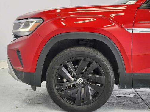 Aurora Red Metallic 2022 Volkswagen Atlas Cross Sport 3.6L V6 SE w/Technology