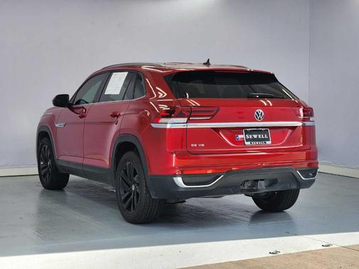Aurora Red Metallic 2022 Volkswagen Atlas Cross Sport 3.6L V6 SE w/Technology