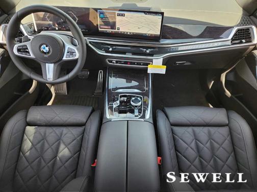 Mineral White Metallic 2026 BMW X7 xDrive40i