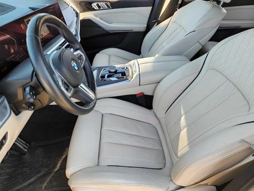 2023 BMW X7 M60i