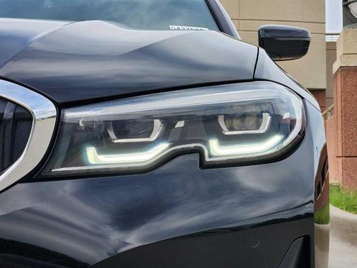 Jet Black 2022 BMW 330 i