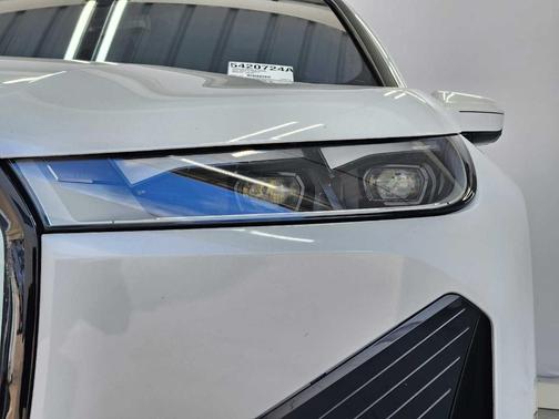 Mineral White Metallic 2024 BMW iX xDrive50