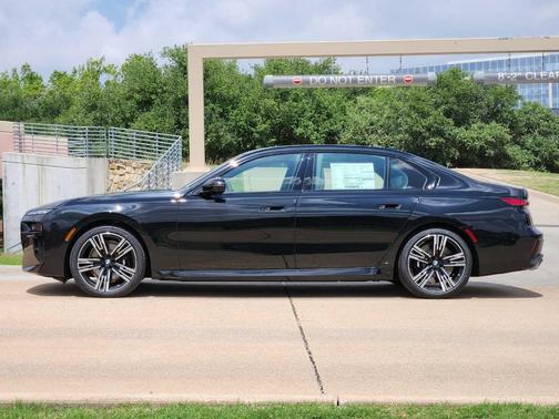 Black Sapphire Metallic 2026 BMW 760 760i xDrive
