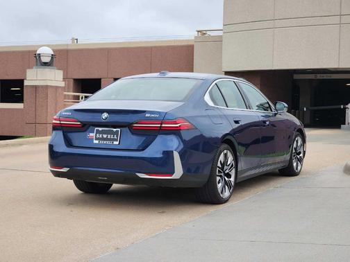 Phytonic Blue Metallic 2024 BMW 530 i