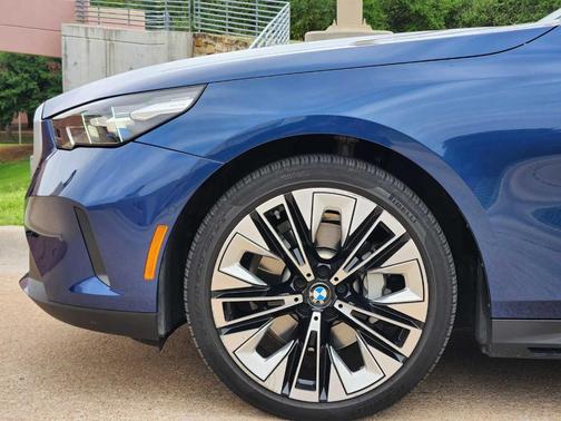 Phytonic Blue Metallic 2024 BMW 530 i