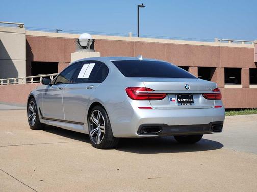 2019 BMW 740 i