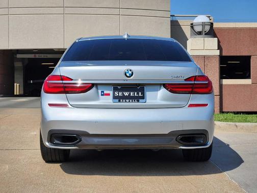 2019 BMW 740 i