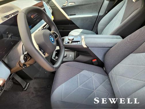 2025 BMW iX xDrive50