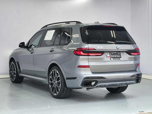 Gray Metallic 2025 BMW X7 xDrive40i