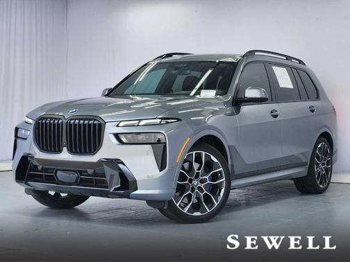 Gray Metallic 2025 BMW X7 xDrive40i