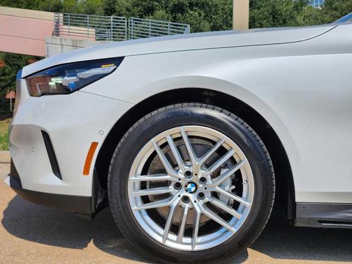 2025 BMW 530 i xDrive