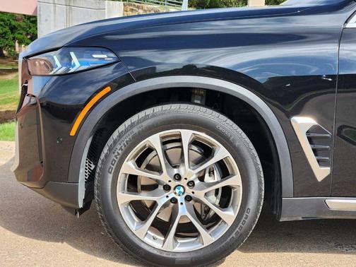 Black Sapphire Metallic 2024 BMW X5 xDrive40i