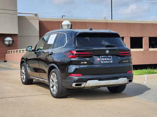 Black Sapphire Metallic 2024 BMW X5 xDrive40i
