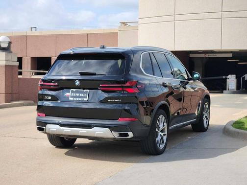 Black Sapphire Metallic 2024 BMW X5 xDrive40i