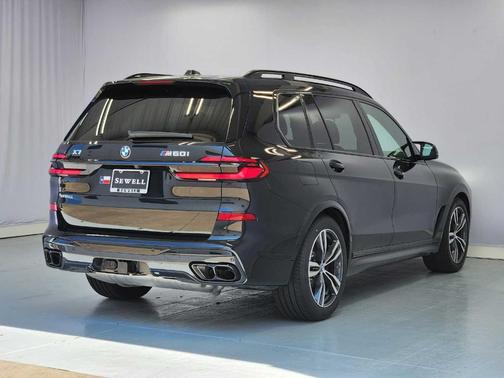 Black Sapphire Metallic 2025 BMW X7 M60i
