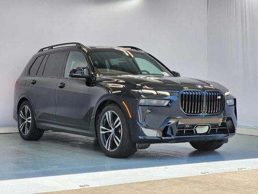 Black Sapphire Metallic 2025 BMW X7 M60i