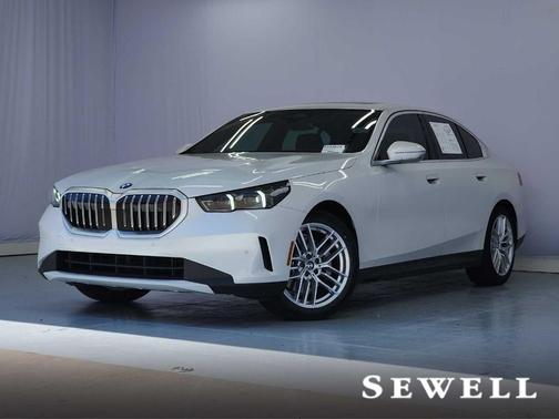 Mineral White Metallic 2025 BMW 530 i