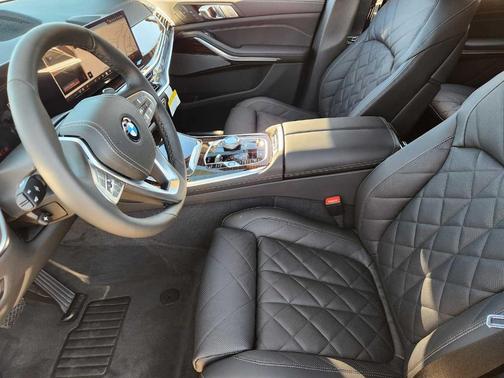 Sparkling 2027 BMW X7 xDrive40i