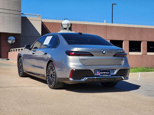 Gray Metallic 2025 BMW i7 xDrive60
