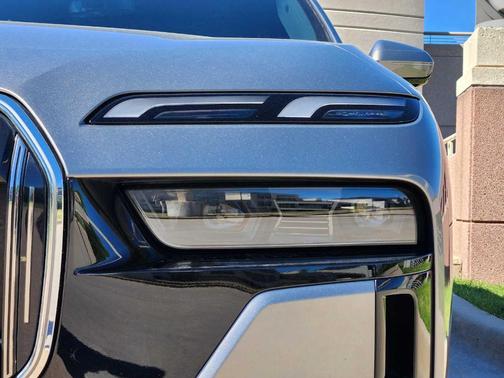 Gray Metallic 2025 BMW i7 xDrive60