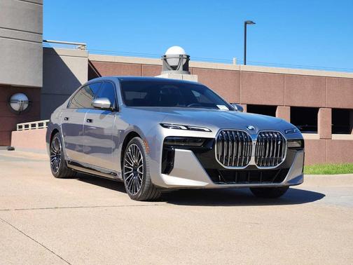 Gray Metallic 2025 BMW i7 xDrive60