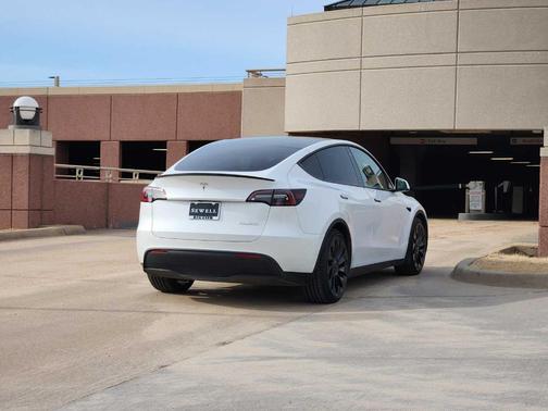 2023 Tesla Model Y Performance