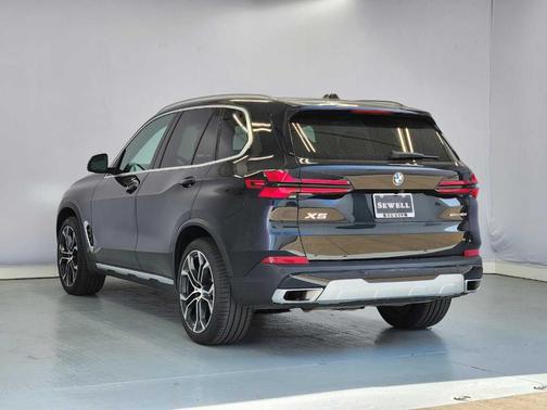 Black Sapphire Metallic 2026 BMW X5 sDrive40i