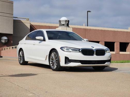 Alpine White 2022 BMW 530 i xDrive