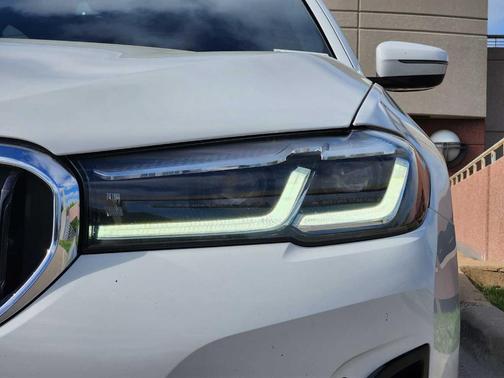 Alpine White 2022 BMW 530 i xDrive