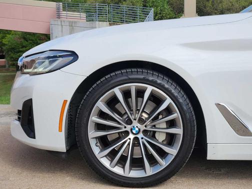 Alpine White 2022 BMW 530 i xDrive