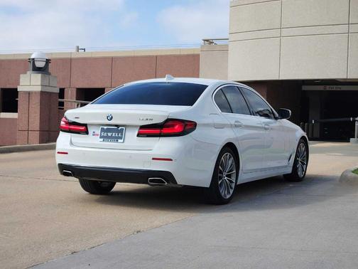 Alpine White 2022 BMW 530 i xDrive