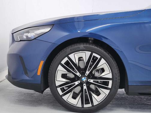Phytonic Blue Metallic 2026 BMW 540 i xDrive