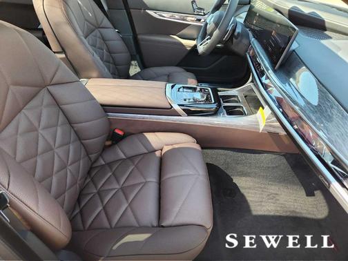 2025 BMW 740 i xDrive