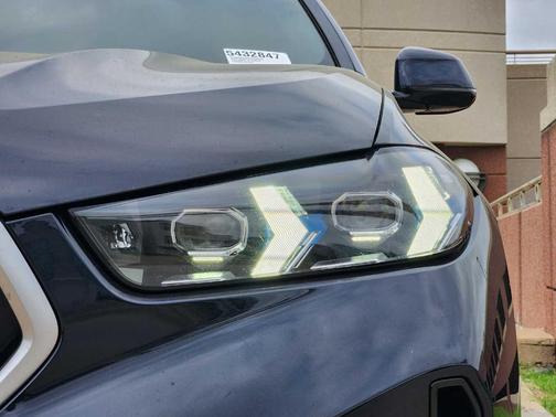 Carbon Black Metallic 2025 BMW X6 xDrive40i