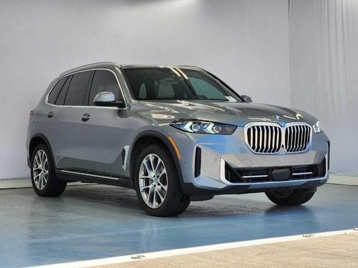 Gray Metallic 2024 BMW X5 xDrive40i