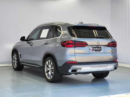 Gray Metallic 2024 BMW X5 xDrive40i